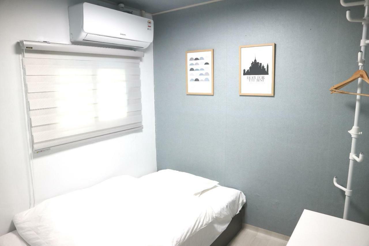 Toy Guesthouse Seoul Bagian luar foto
