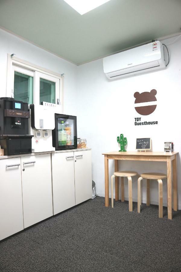 Toy Guesthouse Seoul Bagian luar foto