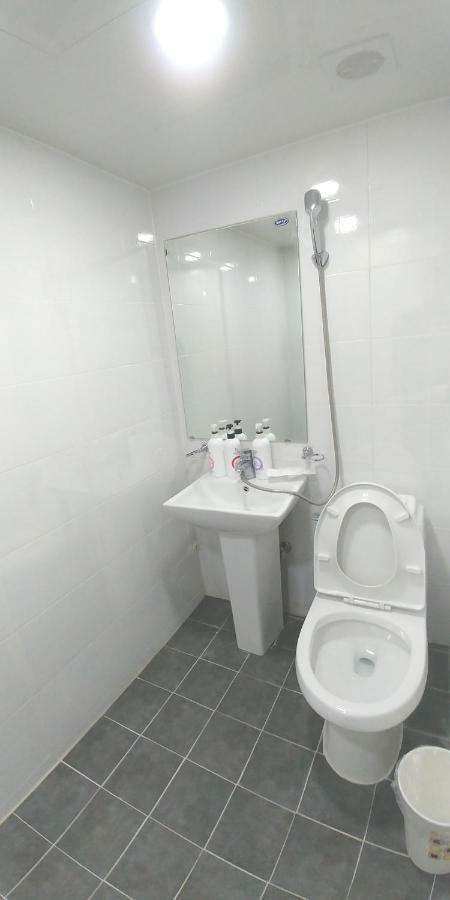 Toy Guesthouse Seoul Bagian luar foto