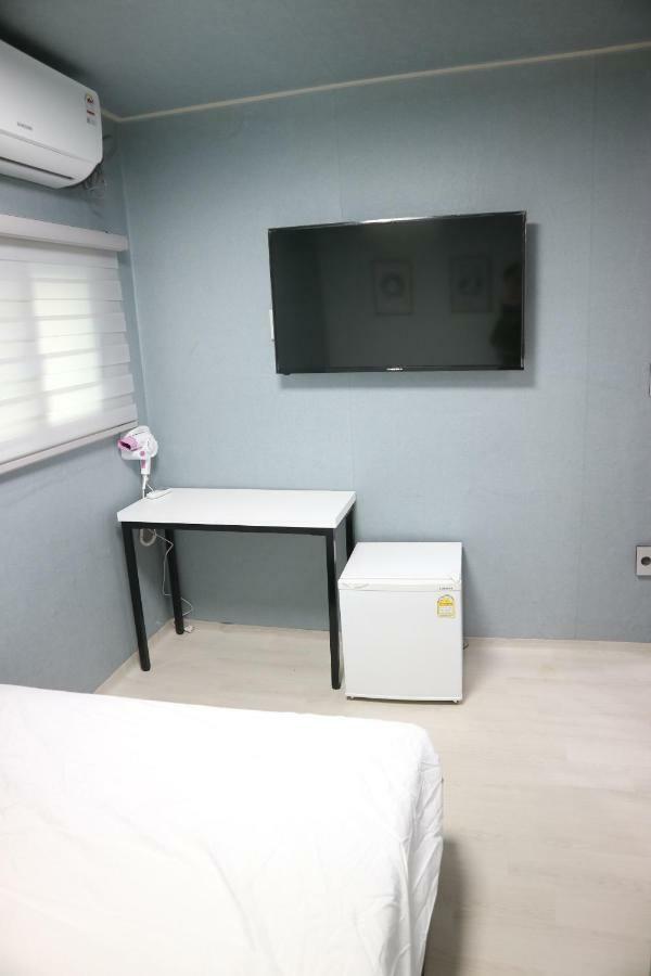 Toy Guesthouse Seoul Bagian luar foto