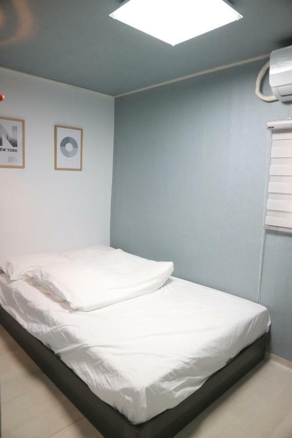 Toy Guesthouse Seoul Bagian luar foto