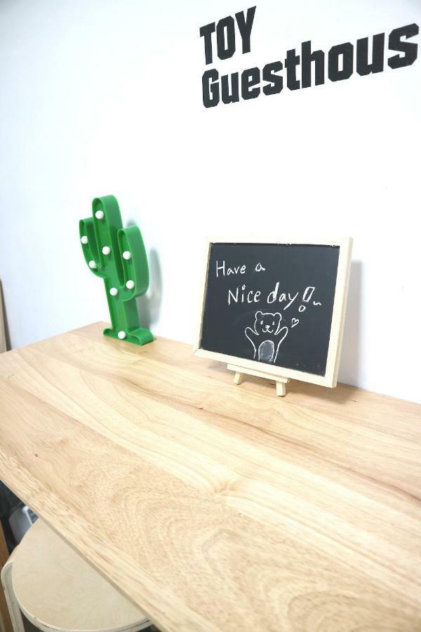 Toy Guesthouse Seoul Bagian luar foto