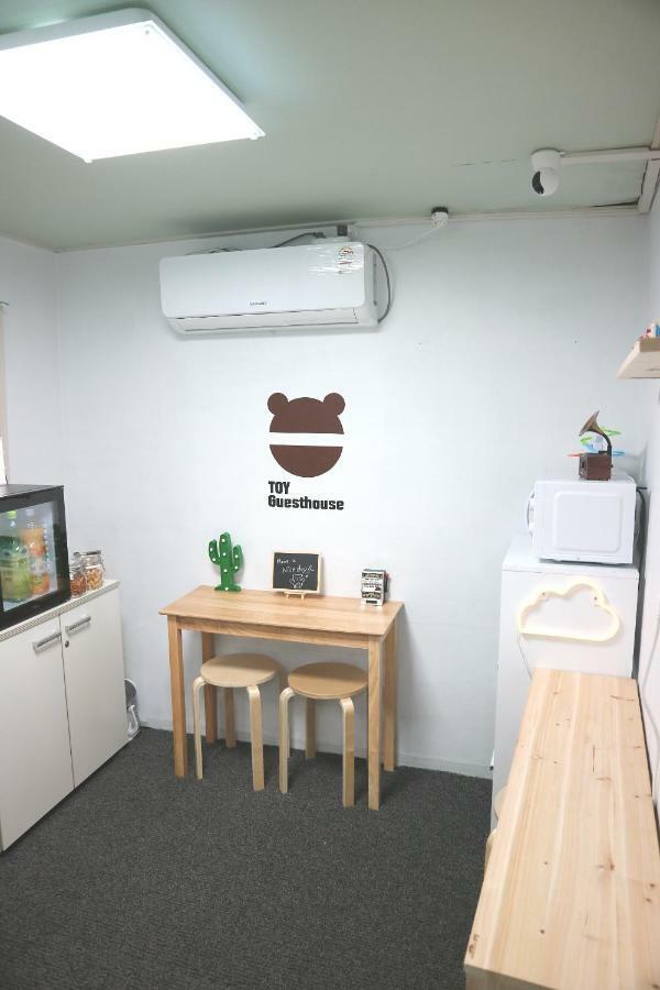 Toy Guesthouse Seoul Bagian luar foto