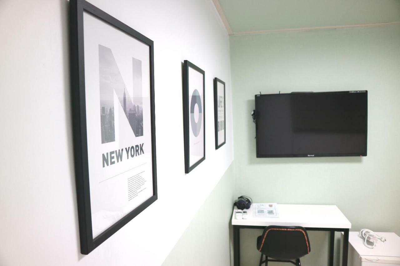 Toy Guesthouse Seoul Bagian luar foto